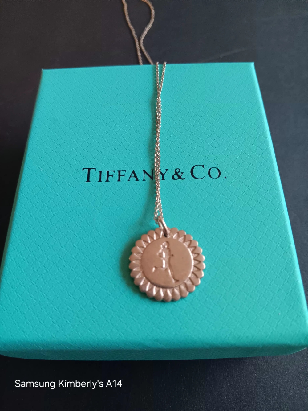 Rare silver chain Between 2004 and 2015, Nike and Tiffany & Co. partnered Nike